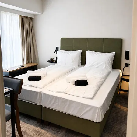 Hotel The 8 3*