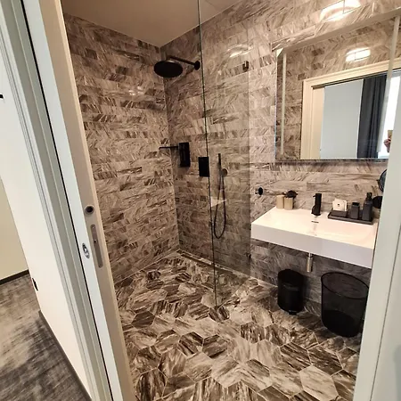 Hotel The 8 3*